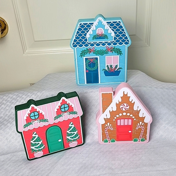 Christmas Wooden Block Village with Snowflake 4pc set - Picture 4 of 9
